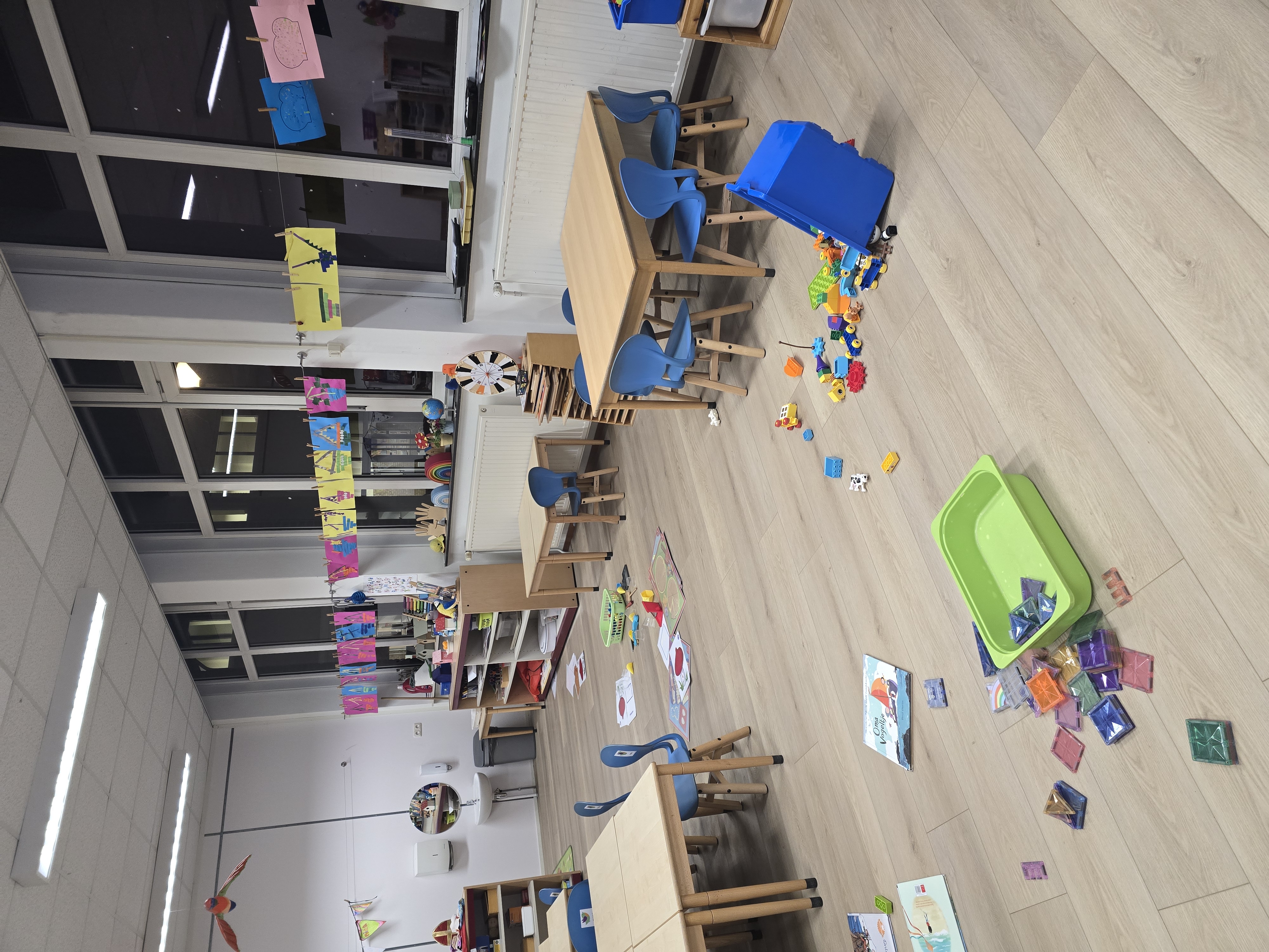 klaslokaal kleuters waar rommelpiet is geweest