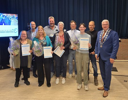 groepsfoto van de deelnemers van de cursus politiek actief en de burgemeester