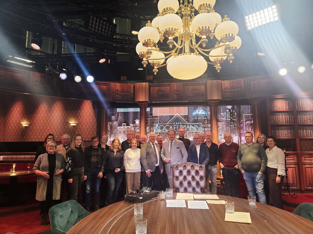 afvaardiging raad, college en griffie na de uitzending van Café Kockelmann